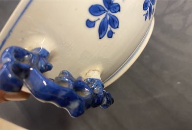 A Chinese blue and white bowl and cover with floral design, Kangxi